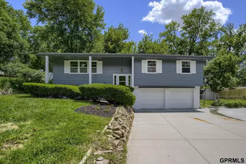 1903 Pleasantview Ln, Bellevue, NE 68005