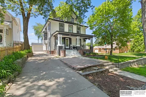 2102 S 33rd St, Omaha, NE 68105