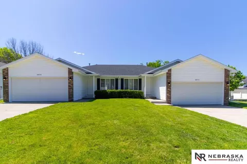 2201 Philadelphia Dr, Lincoln, NE 68521
