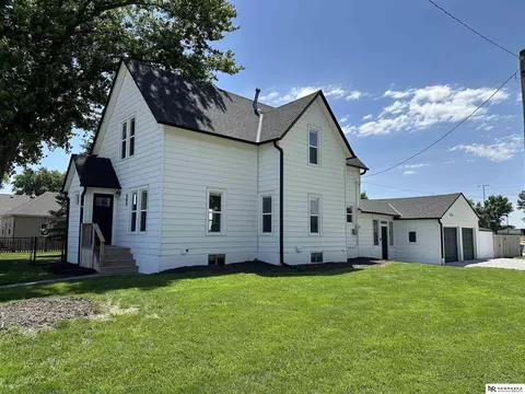 403 E Gardiner St, Valley, NE 68064