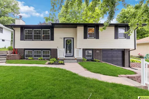 6650 S 84th Ave, Ralston, NE 68127