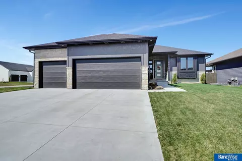 8031 S 97th St, Lincoln, NE 68526