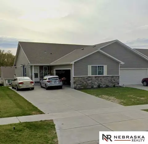 5237 Locust St, Lincoln, NE 68516
