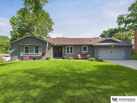 21432 Fieldcrest Dr, Omaha, NE 68022