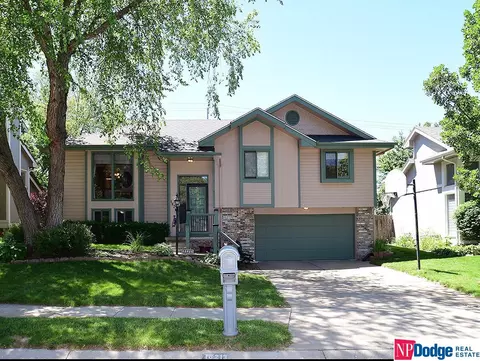 16213 Weir St, Omaha, NE 68135