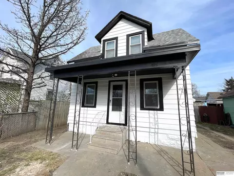 938 S 2nd St, Lincoln, NE 68508