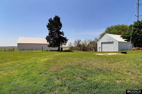Exterior - 1941 Co Rd 15, Lyons, NE 68038 photo 5 of 6