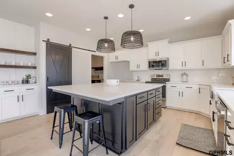 21167 E St, Elkhorn, NE 68022