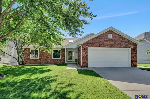 7100 Beaver Hollow Cir, Lincoln, NE 68516