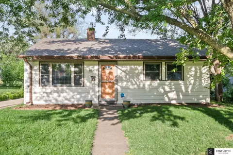 6657 Decatur St, Omaha, NE 68104