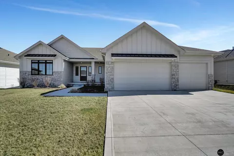 4225 S 220th St, Elkhorn, NE 68022