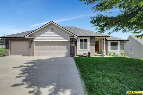 924 Palora Cir, Nebraska City, NE 68410