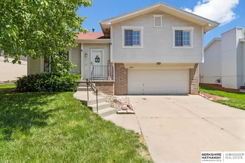 8827 N 82nd St, Omaha, NE 68122