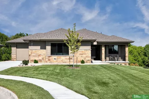 1417 S 200th Avenue Cir, Omaha, NE 68130