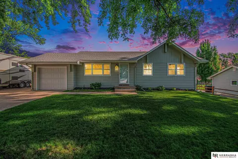 5810 Read St, Omaha, NE 68152