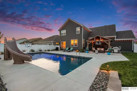 17011 Craig St, Bennington, NE 68007