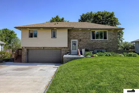 804 E 2nd St, Louisville, NE 68037