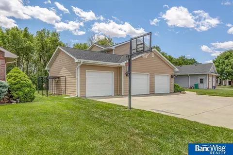 141 Struthers Pl, Seward, NE 68434 photo 3