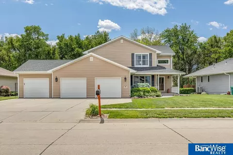 141 Struthers Pl, Seward, NE 68434 photo 2