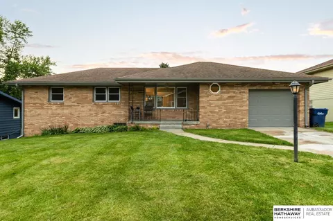 4505 Primrose Ln, Omaha, NE 68157