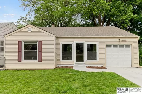 3132 N 55th St, Omaha, NE 68104