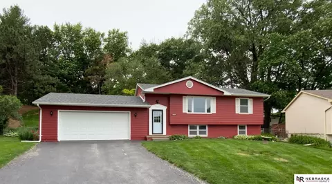 2909 Nebraska Cir, Bellevue, NE 68005