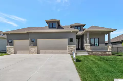 21728 G St, Elkhorn, NE 68022