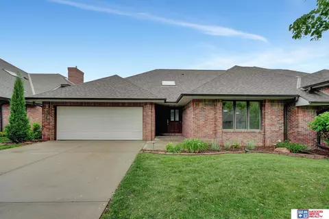 3832 Firethorn Ct, Lincoln, NE 68520