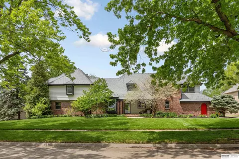 9906 Broadmoor Rd, Omaha, NE 68114