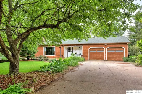 1124 S 98th St, Omaha, NE 68124