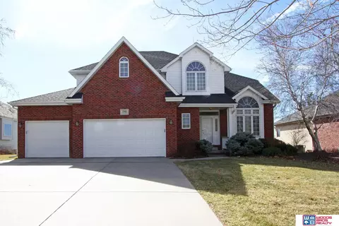 2301 Wilderness Ridge Dr, Lincoln, NE 68512