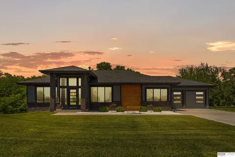 4209 Windward Dr, Plattsmouth, NE 68048