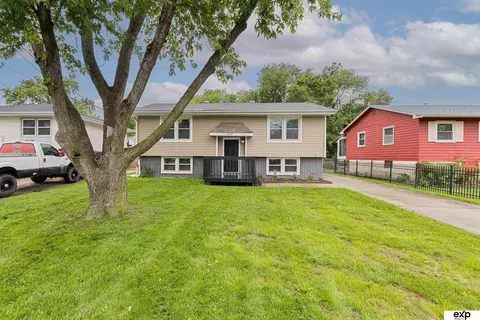 3602 Twin City Dr, Council Bluffs, IA 51501