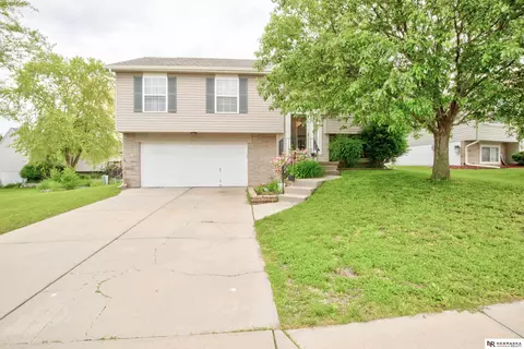 6411 N 79th St, Omaha, NE 68134