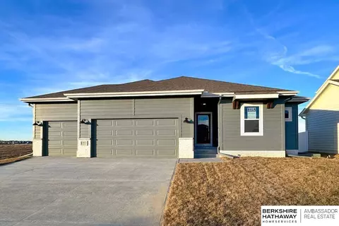 18470 Palisades Dr, Omaha, NE 68136