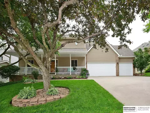 16178 Lamp St, Omaha, NE 68118
