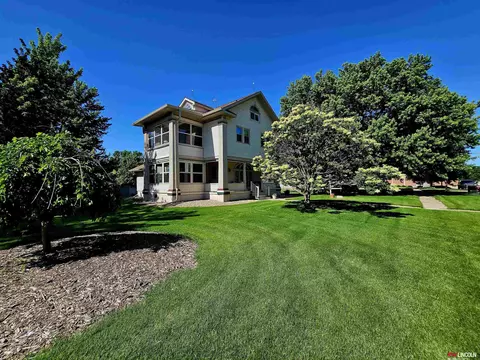 420 E Glenvil St, Clay Center, NE 68933