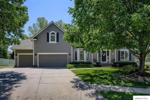 17719 Dorcas Cir, Omaha, NE 68130