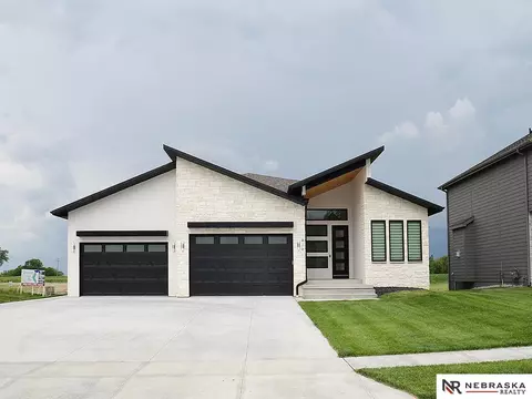 814 S Lakeview Way, Ashland, NE 68003