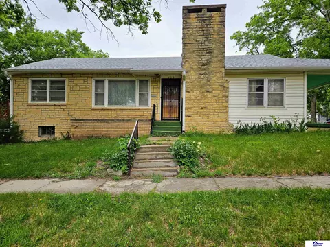 529 E 9th St, York, NE 68467