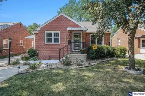 2737 S 12 St, Lincoln, NE 68502