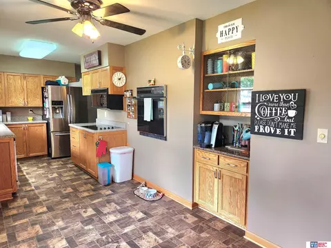 210 Granville Ave, Beatrice, NE 68310 photo 4