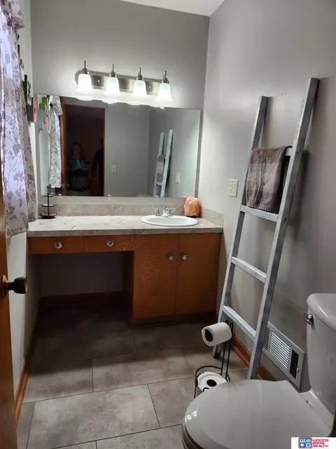 210 Granville Ave, Beatrice, NE 68310 photo 10