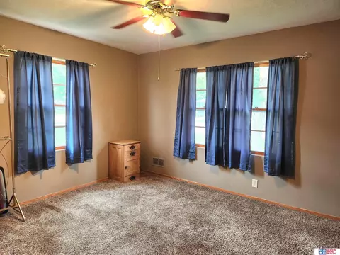210 Granville Ave, Beatrice, NE 68310 photo 11
