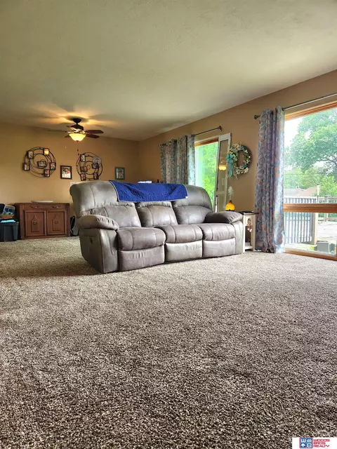 210 Granville Ave, Beatrice, NE 68310 photo 2