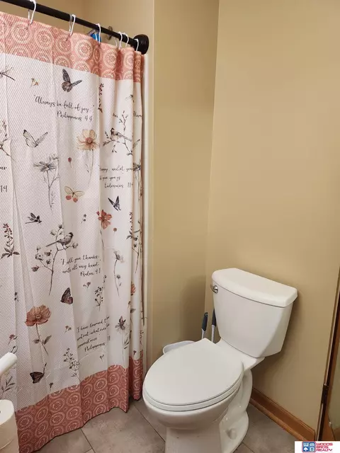 210 Granville Ave, Beatrice, NE 68310 photo 7