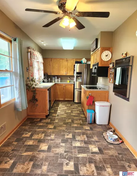210 Granville Ave, Beatrice, NE 68310 photo 5