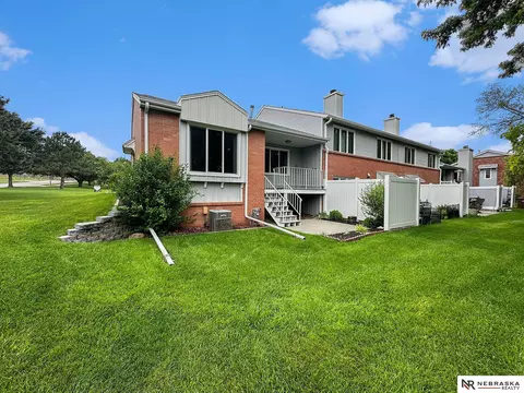 5440 Thies Cove Dr, Lincoln, NE 68516