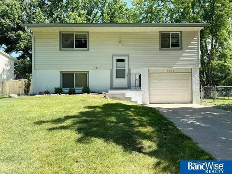 8340 N Hazelwood Dr, Lincoln, NE 68510