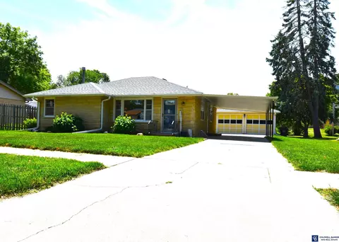 5645 Glade St, Lincoln, NE 68506